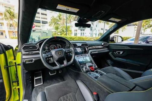 2023 Lamborghini Urus Performante