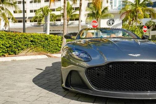 2023 Aston Martin DBS Volante