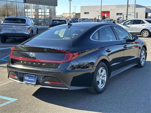 2022 Hyundai SONATA SE