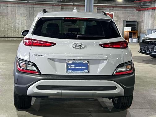 2022 Hyundai KONA SEL