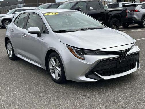 Classic Silver Metallic 2019 Toyota Corolla Hatchback SE