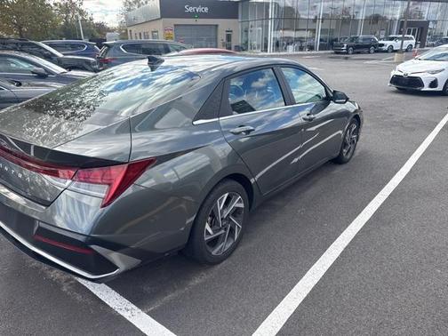 2025 Hyundai ELANTRA SEL