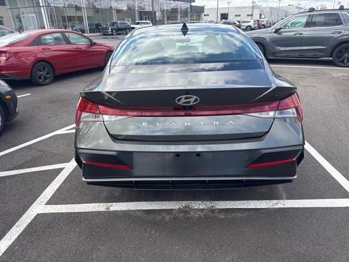 2025 Hyundai ELANTRA SEL
