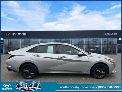 2022 Hyundai ELANTRA SEL