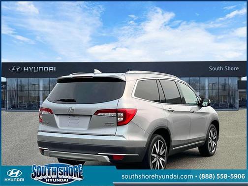 2022 Honda Pilot Touring 8-Passenger