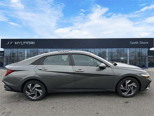 2025 Hyundai ELANTRA SEL