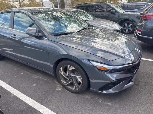 2025 Hyundai ELANTRA SEL