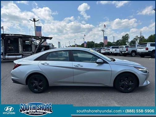2022 Hyundai ELANTRA SEL