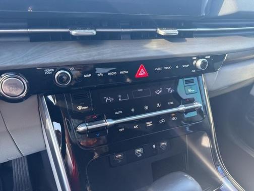 2024 Kia Carnival SX