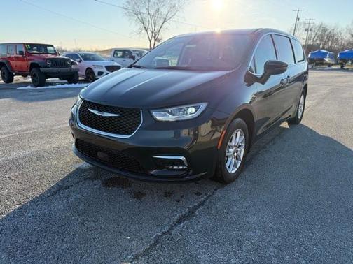 2023 Chrysler Pacifica Touring-L