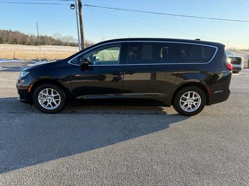 2023 Chrysler Pacifica Touring-L