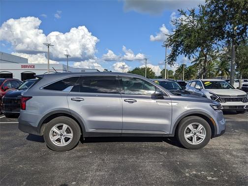 2022 Kia Sorento LX