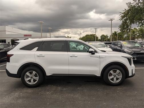 2025 Kia Sorento LX