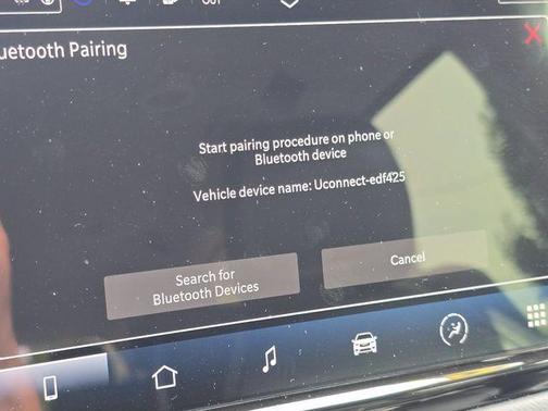 Brilliant Black Crystal Pearlcoat 2023 Chrysler Pacifica Touring-L