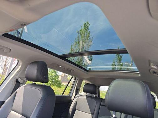 Pure White 2018 Volkswagen Tiguan 2.0T SEL