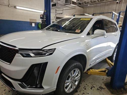 Crystal White Tri-Coat 2023 Cadillac XT6 Luxury AWD