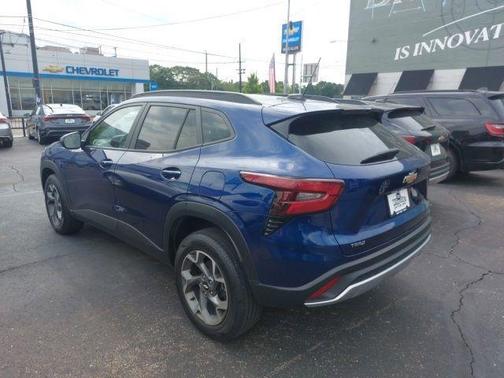 Blue Glow Metallic 2024 Chevrolet Trax LT