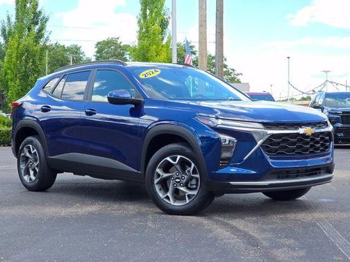 Blue Glow Metallic 2024 Chevrolet Trax LT