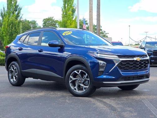 Blue Glow Metallic 2024 Chevrolet Trax LT