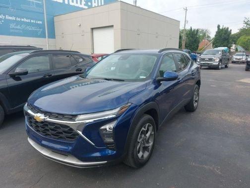 Blue Glow Metallic 2024 Chevrolet Trax LT