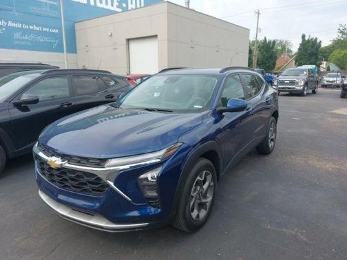 Blue Glow Metallic 2024 Chevrolet Trax LT