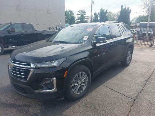 Mosaic Black Metallic 2023 Chevrolet Traverse LT Leather