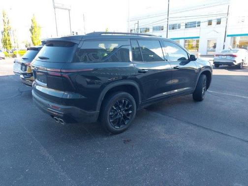 Mosaic Black Metallic 2024 Chevrolet Traverse LT