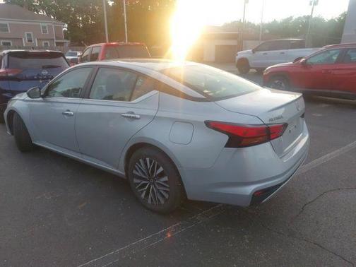 Brilliant Silver Metallic 2024 Nissan Altima 2.5 SV