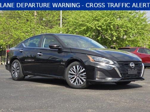 Black 2023 Nissan Altima 2.5 SV