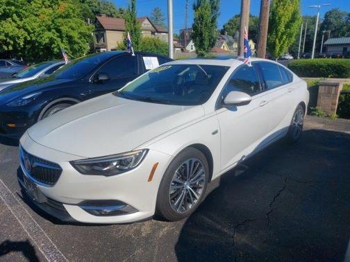White Frost Tri-Coat 2018 Buick Regal Sportback Essence