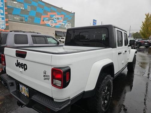 2022 Jeep Gladiator Sport