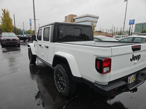 2022 Jeep Gladiator Sport