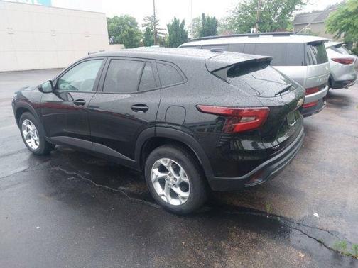 Mosaic Black Metallic 2024 Chevrolet Trax LS
