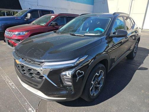 Mosaic Black Metallic 2024 Chevrolet Trax LT