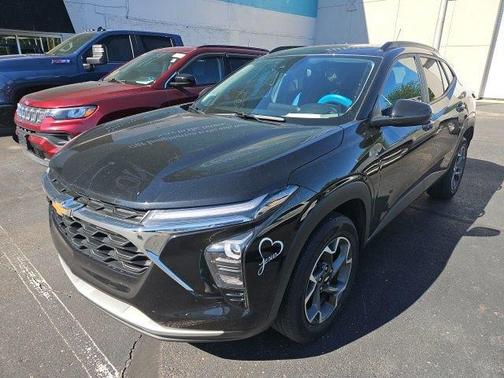 Mosaic Black Metallic 2024 Chevrolet Trax LT