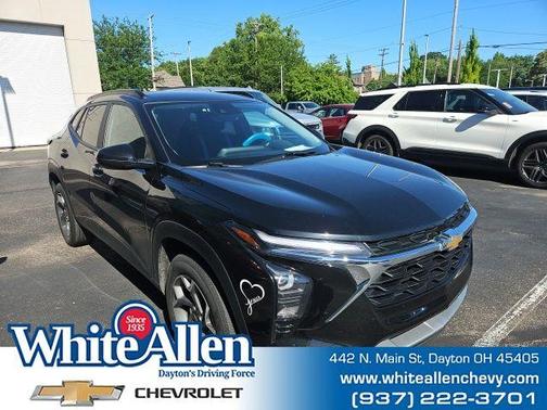 Mosaic Black Metallic 2024 Chevrolet Trax LT