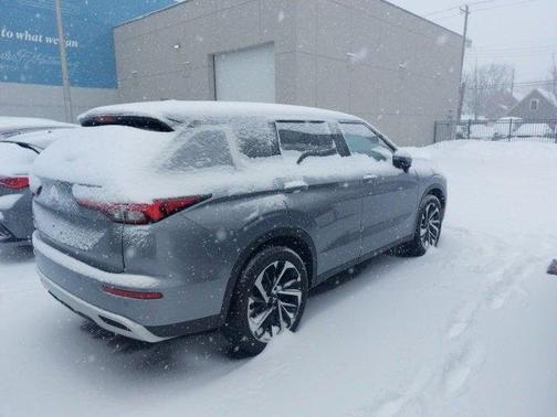 2024 Mitsubishi Outlander SE