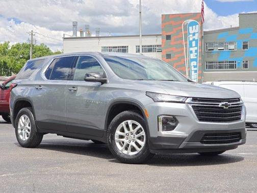 Sterling Gray Metallic 2023 Chevrolet Traverse LS