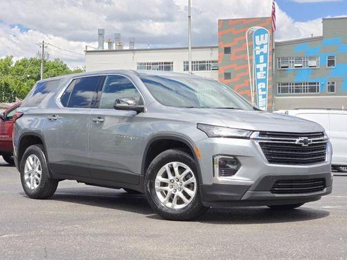 Sterling Gray Metallic 2023 Chevrolet Traverse LS
