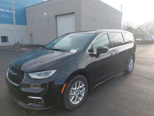 2023 Chrysler Pacifica Touring-L