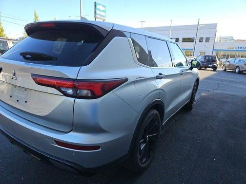 2022 Mitsubishi Outlander Black Edition