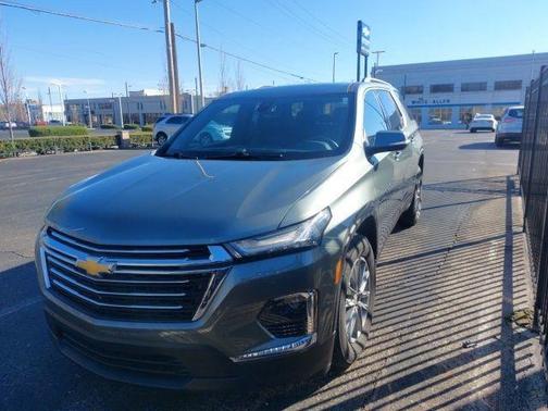 Silver Sage Metallic 2023 Chevrolet Traverse LT Cloth