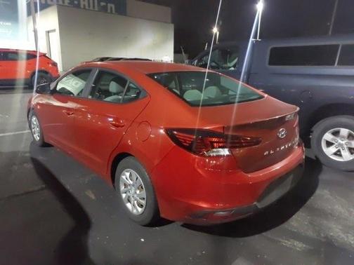 2019 Hyundai ELANTRA SE
