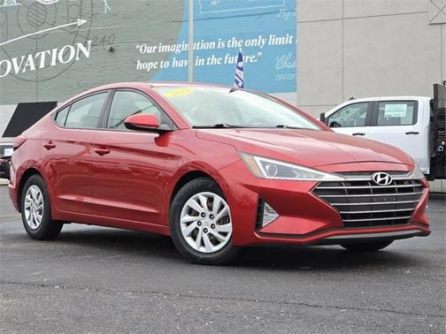 2019 Hyundai ELANTRA SE