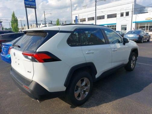 Ice 2024 Toyota RAV4 XLE