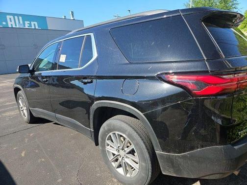 Mosaic Black Metallic 2023 Chevrolet Traverse LT Cloth