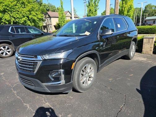 Mosaic Black Metallic 2023 Chevrolet Traverse LT Cloth