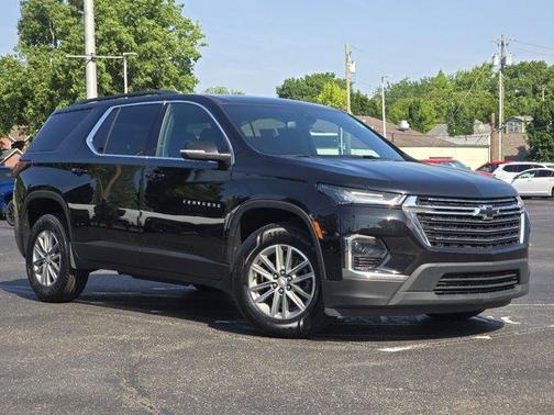 Mosaic Black Metallic 2023 Chevrolet Traverse LT Cloth