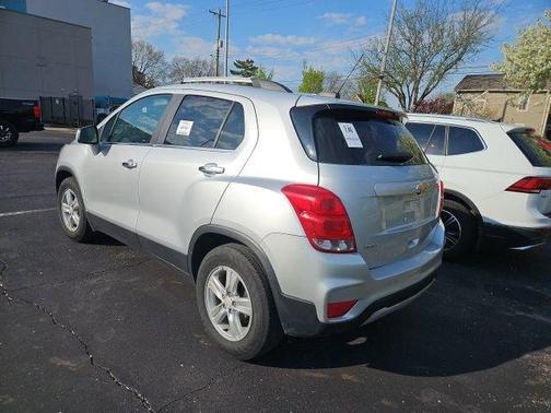Silver Ice Metallic 2019 Chevrolet Trax LT