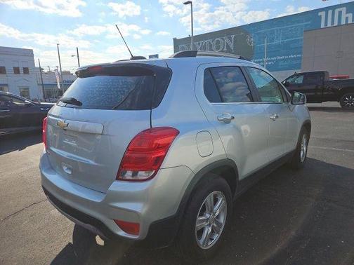 Silver Ice Metallic 2019 Chevrolet Trax LT